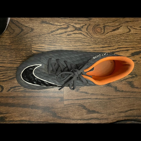 Women Soccer Cleats size 7 grey - Picture 4 of 4